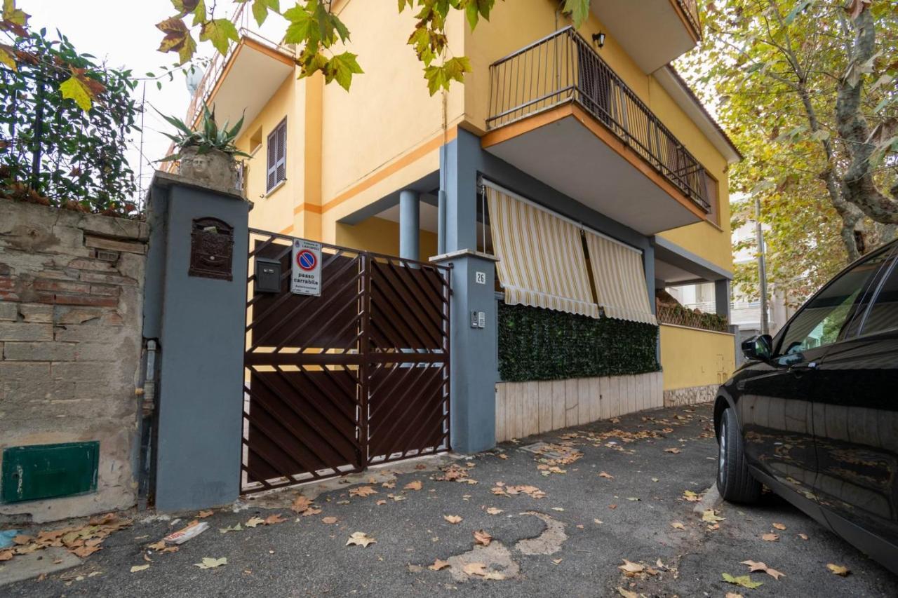 Casa Ilaria Apartment Ladispoli Bagian luar foto